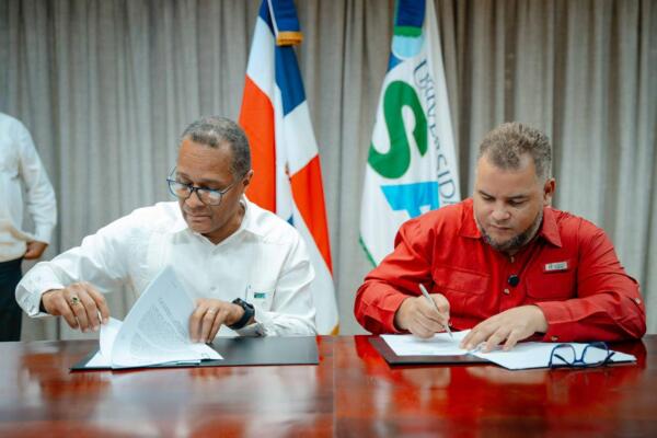 Hecmilio Galván refuerza FEDA en Santiago y promueve desarrollo rural.
