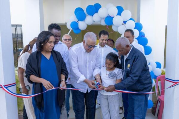 El ministro Andrés Bautista encabezó la inauguración de un palacio municipal, una funeraria y un parque recreativo.