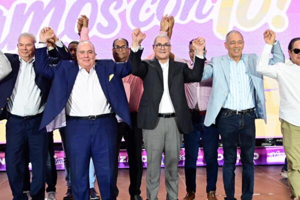 Gonzalo Castillo afirmó que está preparado para aspirar otra vez a la Presidencia y recibió el respaldo de Charlie Mariotti y otros dirigentes.