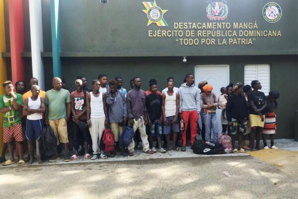 Ejército detiene a 55 haitianos indocumentados en dos operativos realizados en Guayubín