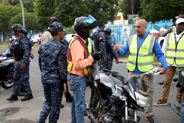Fiscalizan 29 paradas y retienen 46 motocicletas en SD.
