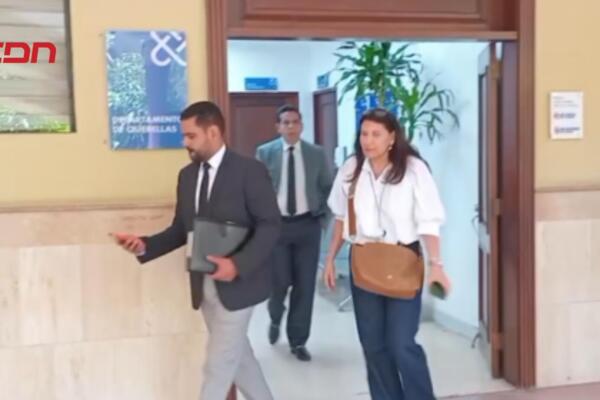 Querella por presunto fraude en adjudicación de propiedades.
