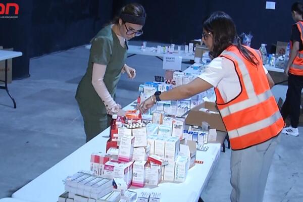 Imagen de algunos de los voluntarios en el centro de acopio de Sambil. Foto: CDN Digital