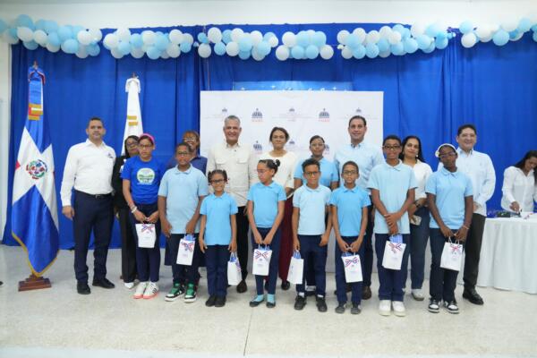 La acción forma parte del seguimiento a los casos detectados durante una jornada de salud escolar realizada por la institución. Foto: Fuente externa 

