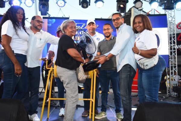 Freilin Urbáez organiza multitudinario homenaje a las madres en San Luis