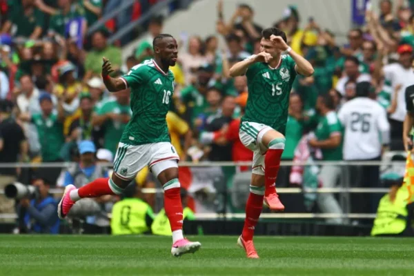 México celebra el primer gol del mundial anotado por Julián Quiñones
