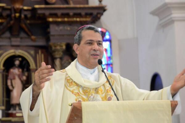 Mons. Morel Diplán,  arzobispo coadjutor de Santo Domingo. 