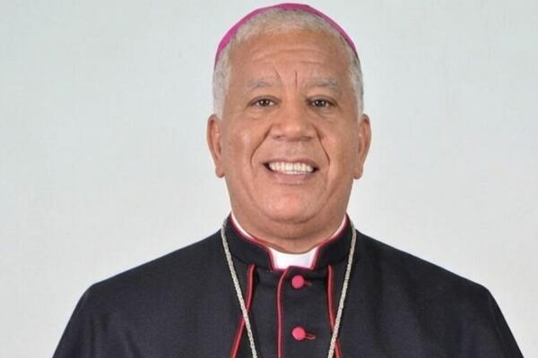 Monseñor Andrés Napoleón Romero Cárdenas.