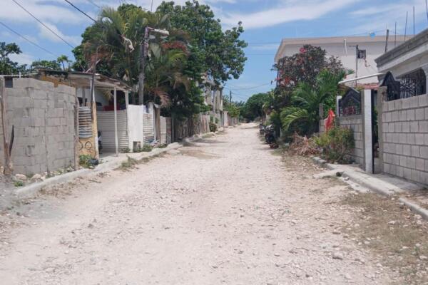 Vecinos de Los Guandules exigen asfaltado tras 15 años de abandono.