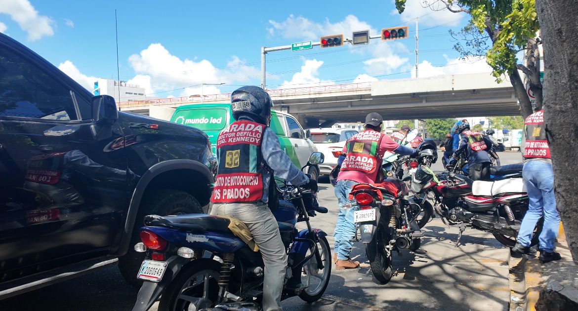 Motoconchistas reciben orientación sobre casco homologado