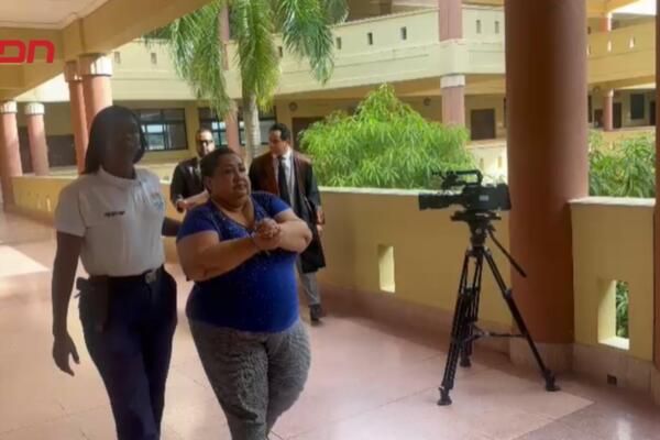 Trasladan imputados de Operación Oncol4 a tribunal en Santiago.