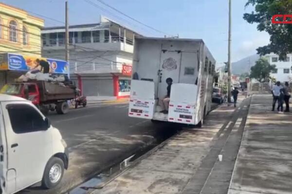 Denuncias por detenciones de extranjeros en bateyes de Catarey.
