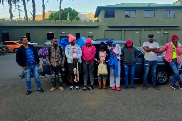 Ejército intercepta cuatro vehículos con 29 haitianos indocumentados en Constanza