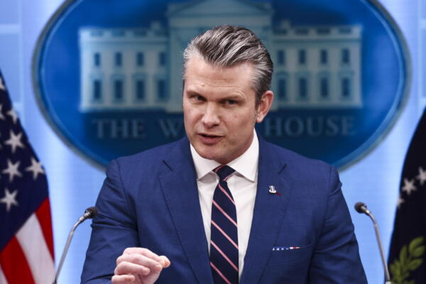 Fotografía de archivo del secretario de Guerra de EE.UU., Pete Hegseth. EFE/EPA/JIM LO SCALZO