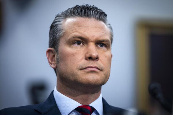 Foto de archivo del secretario de Guerra de Estados Unidos, Pete Hegseth. EFE/JIM LO SCALZO