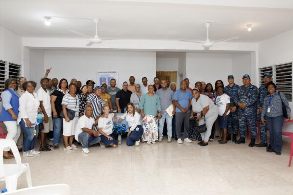 Presidentes de juntas de vecinos de Sabana Perdida Norte destacan el servicio y atenciones brindadas por Edeeste ante sus llamados. Foto: Fuente externa 