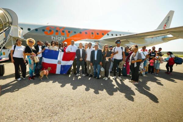 Gobierno dominicano facilita el retorno al país de 65 ciudadanos a través de vuelo humanitario procedente de Venezuela