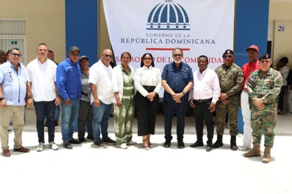 Campaña comunitaria beneficia familias y celebra Día de las Madres
