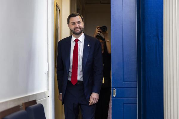 El Gobierno suizo confirmó este viernes que la reunión prevista entre Estados Unidos, Irán y los dos mediadores en las negociaciones para un cese de las hostilidades, Catar y Pakistán, se ha pospuesto. En la imagen, el vicepresidente de EE.UU., JD Vance, quien iba a encabezar la delegación de su país.  