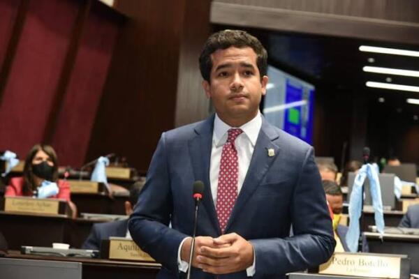 Senador Omar Fernández espera reforma beneficie a los sectores vulnerables y productivos