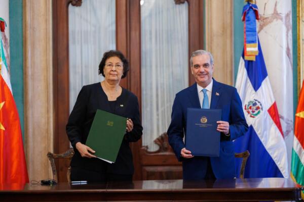 Gobiernos de RD y de Surinam firman acuerdos de cooperación y alianzas estratégicas en diversos sectores