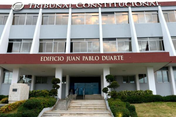 El TC y el Minerd premiaron a estudiantes destacados en la octava edición del concurso Me Gradúo con el TCRD.