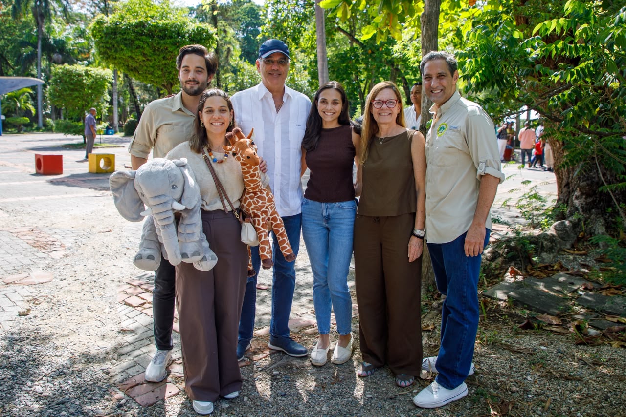 Presidente Abinader visita el Zoológico Nacional y el Jardín Botánico