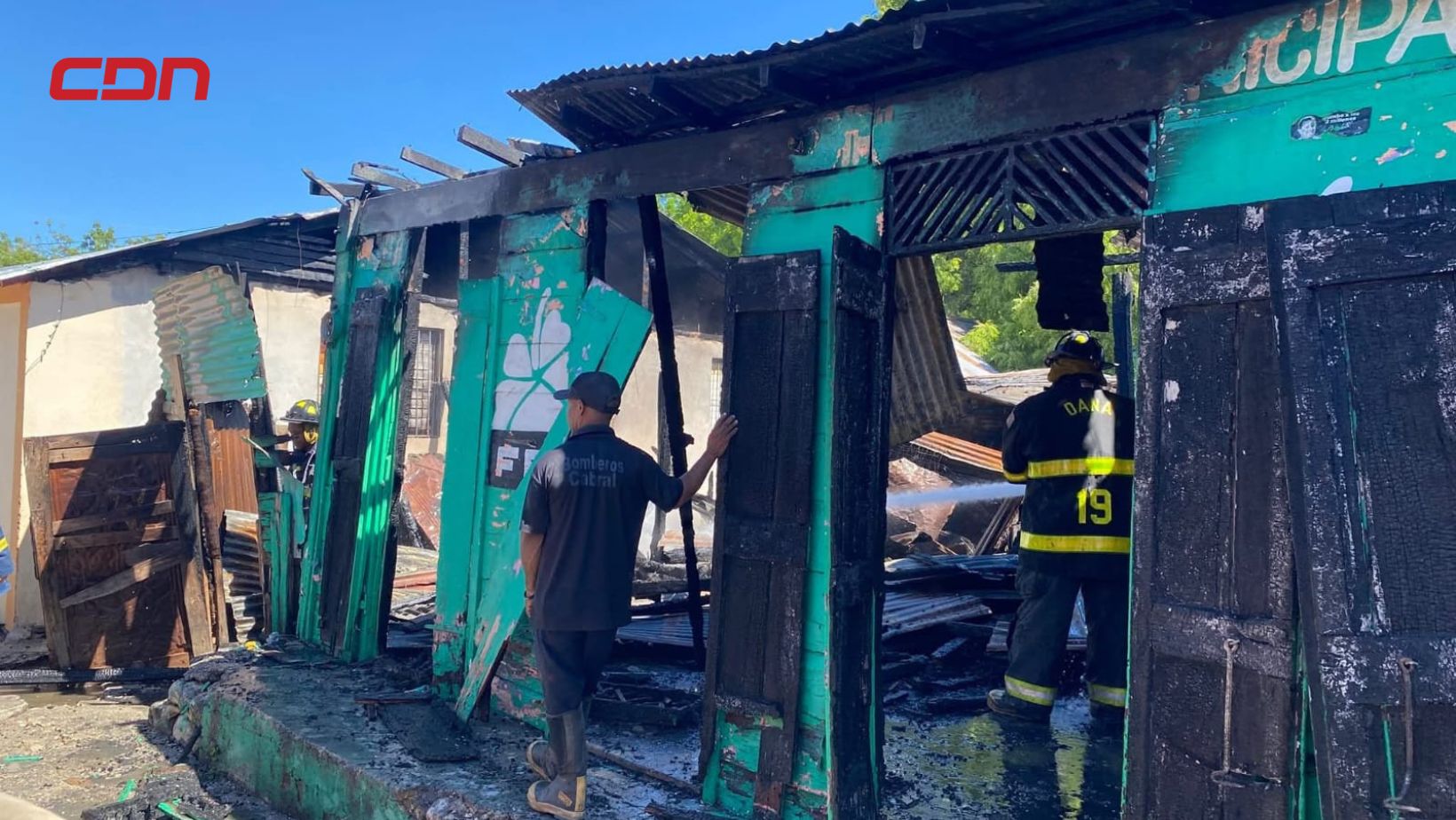 Incendio en casa rotulada de Fuerza del Pueblo