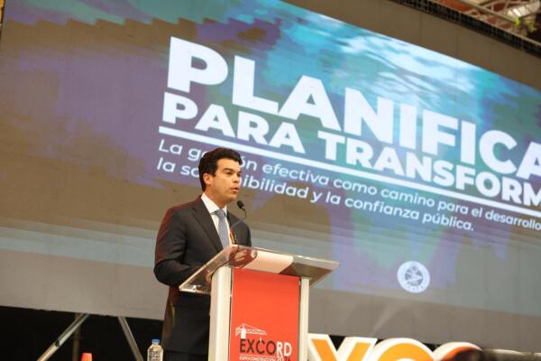 Director ejecutivo de Inapa, Wellington Arnaud en feria Expo Construcción RD 2026