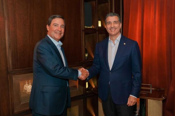 La delegación de Bank of America sostuvo un encuentro con el presidente ejecutivo del Banco Popular, señor Christopher Paniagua.
