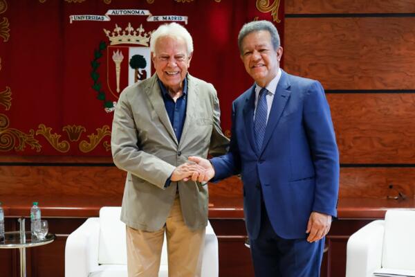 Leonel Fernández y Felipe González alertan sobre “caos mundial” y llaman a relanzar la unidad iberoamericana. Foto: Fuente externa 
