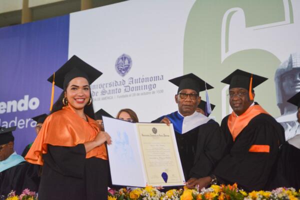  En la ceremonia invistieron 1,768 nuevos profesionales, de los cuales 1,372 corresponden al nivel de grado y 396 a programas de posgrado.