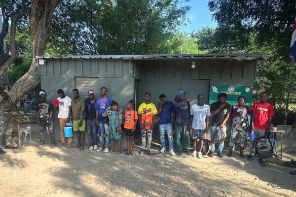 Ejército continúa detiene a 50 haitianos indocumentados en Dajabón