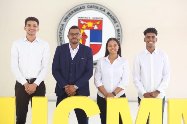 Estudiantes de Ingeniería en Ciencias de la Computación de la PUCMM se convirtieron en los únicos clasificados de Centroamérica y el Caribe para la final mundial de la Huawei ICT Global Competition. Foto: Fuente externa 