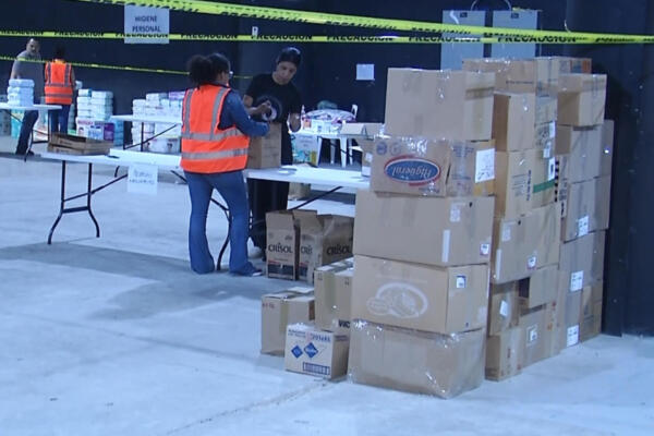 Siguen llegando donaciones para venezolanos a centro de acopio ubicado en Sambil