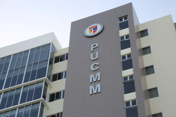 PUCMM inaugura cátedra en honor al economista Manuel José Cabral Tavares