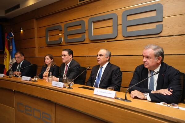 Gobierno y empresarios dominicanos presentan a RD como plataforma industrial ante España