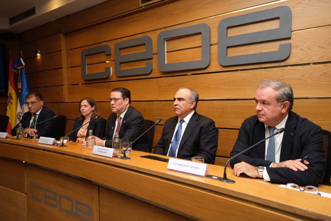 Gobierno y empresarios dominicanos presentan a RD como plataforma industrial ante España