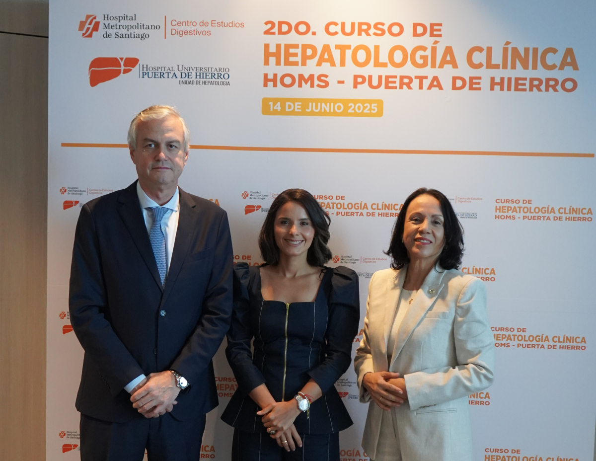 Dr. José Luis Calleja, Dra. Christie Perelló y la Dra. Brígida Navarro. 