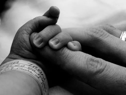 Las medidas que ayudaron a reducir la mortalidad infantil a niveles históricos