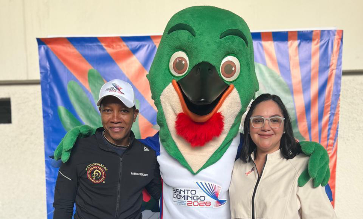 Elizabeth Mena (.der), desarrolladora del programa, desempeñar funciones de asesoría estratégica