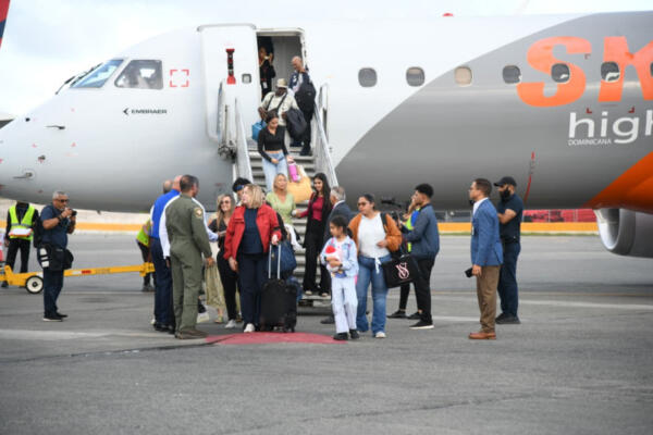 65 personas llegan a RD desde Venezuela en vuelo humanitario