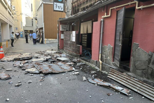 La pared exterior de un restaurante que se derrumbó tras el terremoto en la ciudad de Kumamoto, en el suroeste de Japón EFE/EPA/JIJI PRESS JAPAN OUT EDITORIAL USE ONLY/