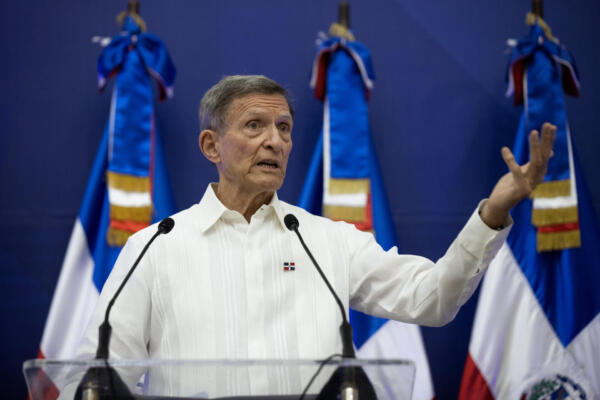 Fotografía de archivo en la que se captó al canciller de República Dominicana, Roberto Álvarez, durante una rueda de prensa, en Santo Domingo (República Dominicana). EFE/Orlando Barría