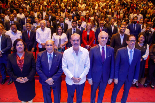 Presidente Abinader recibe informe de la Consulta Nacional sobre el Futuro de la Educación Dominicana