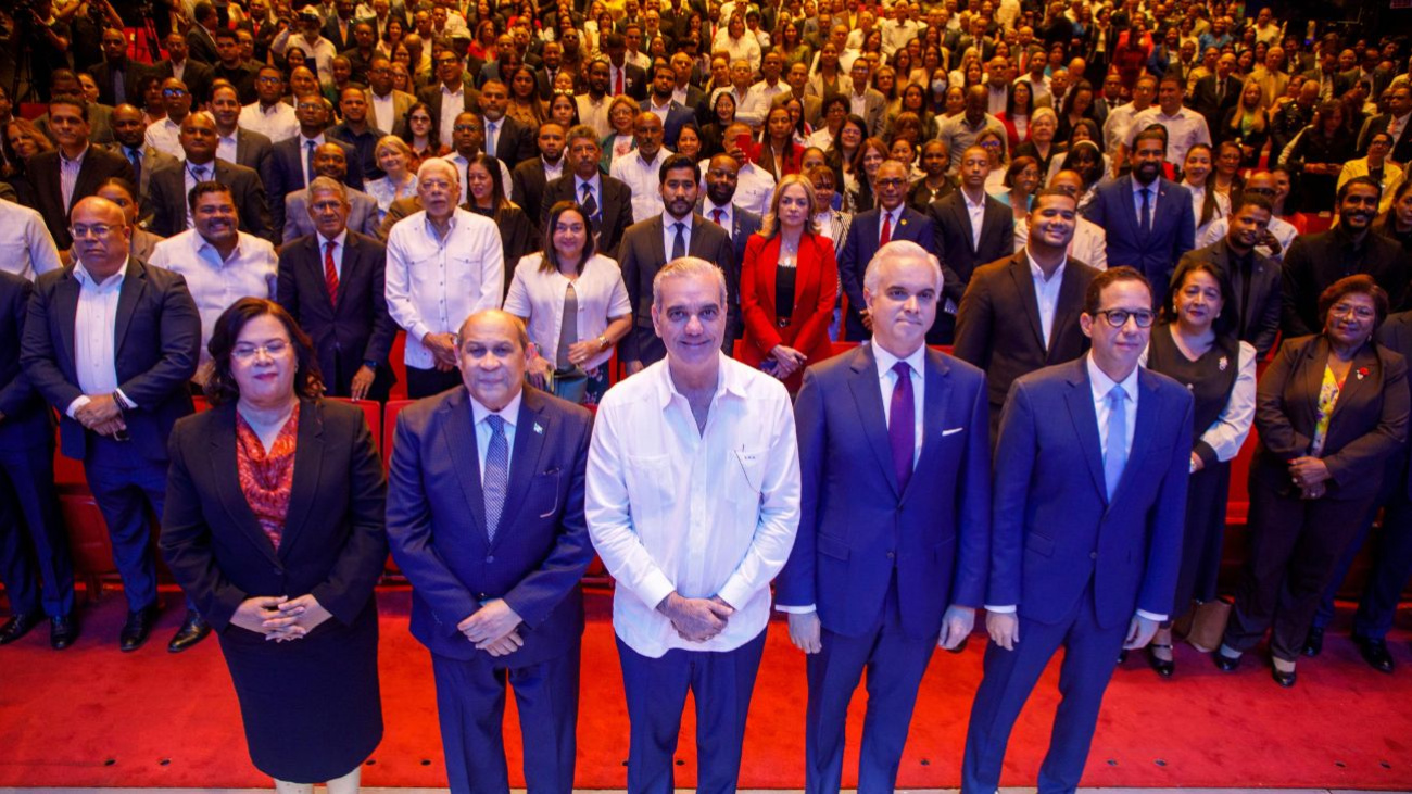 Presidente Abinader recibe informe de la Consulta Nacional sobre el Futuro de la Educación Dominicana