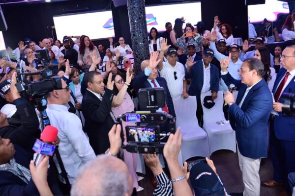 Abel Martínez fortalece vínculo con la diáspora dominicana y juramenta equipo político en Nueva York