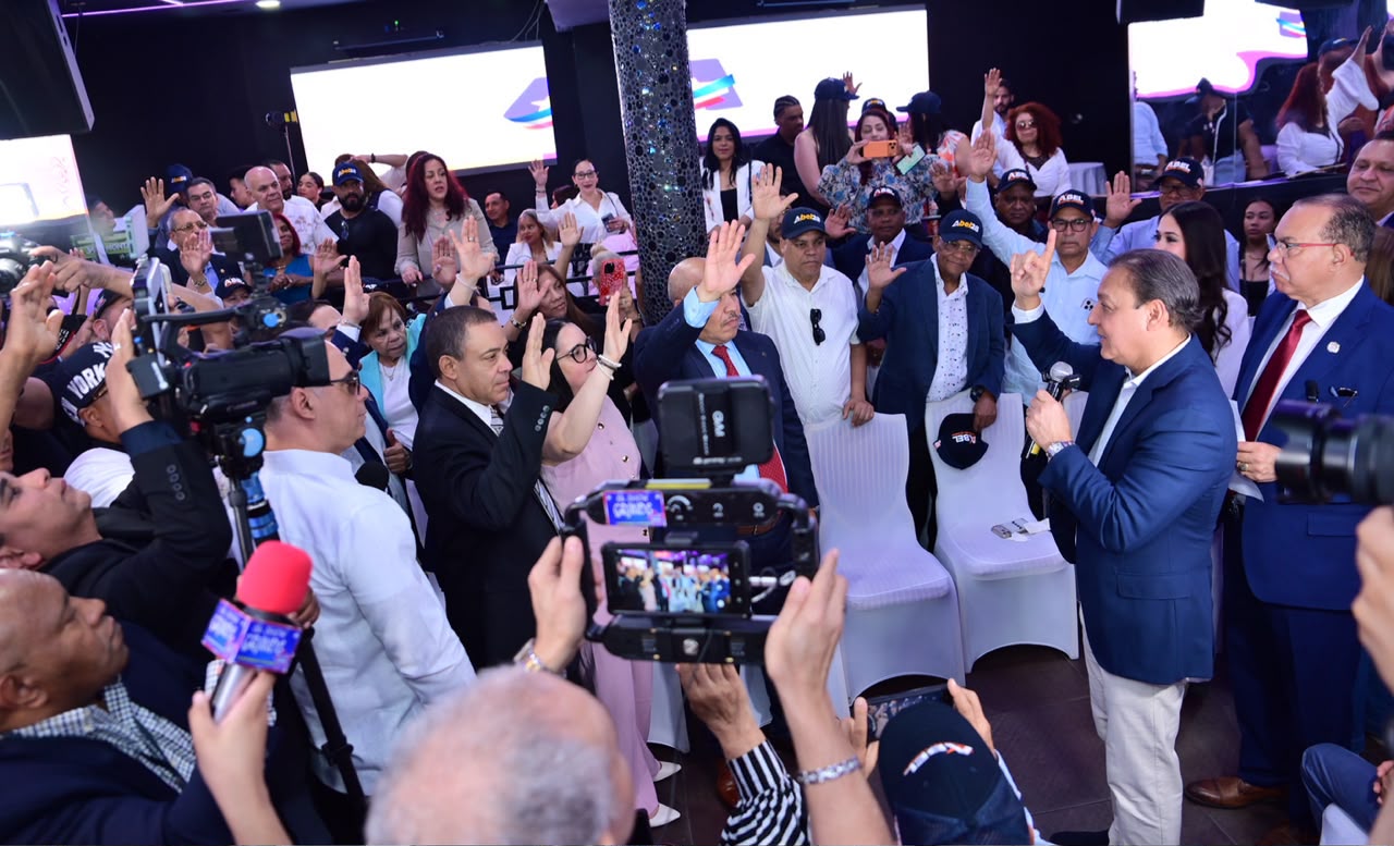 Abel Martínez juramenta equipo político en Nueva York y fortalece vínculo con la diáspora