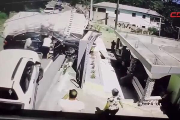 Autoridades investigan choque en Río Constanza
