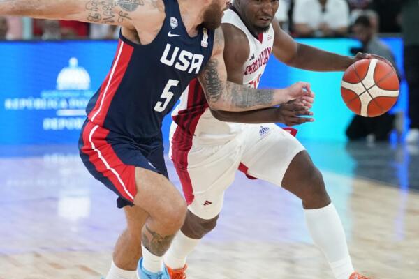 Andrés Feliz, de República Dominicana, es fuertemente marcado por Mike James, de los Estados Unidos, ahora enfrentarán a Nicaragua